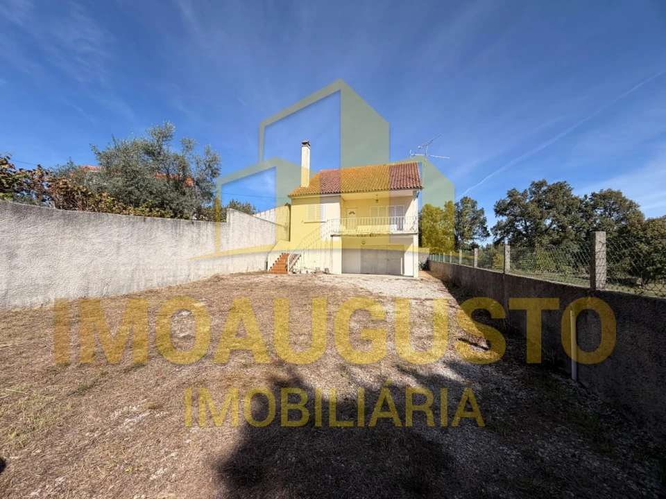 Moradia T4 para Venda em Pega Foto 2