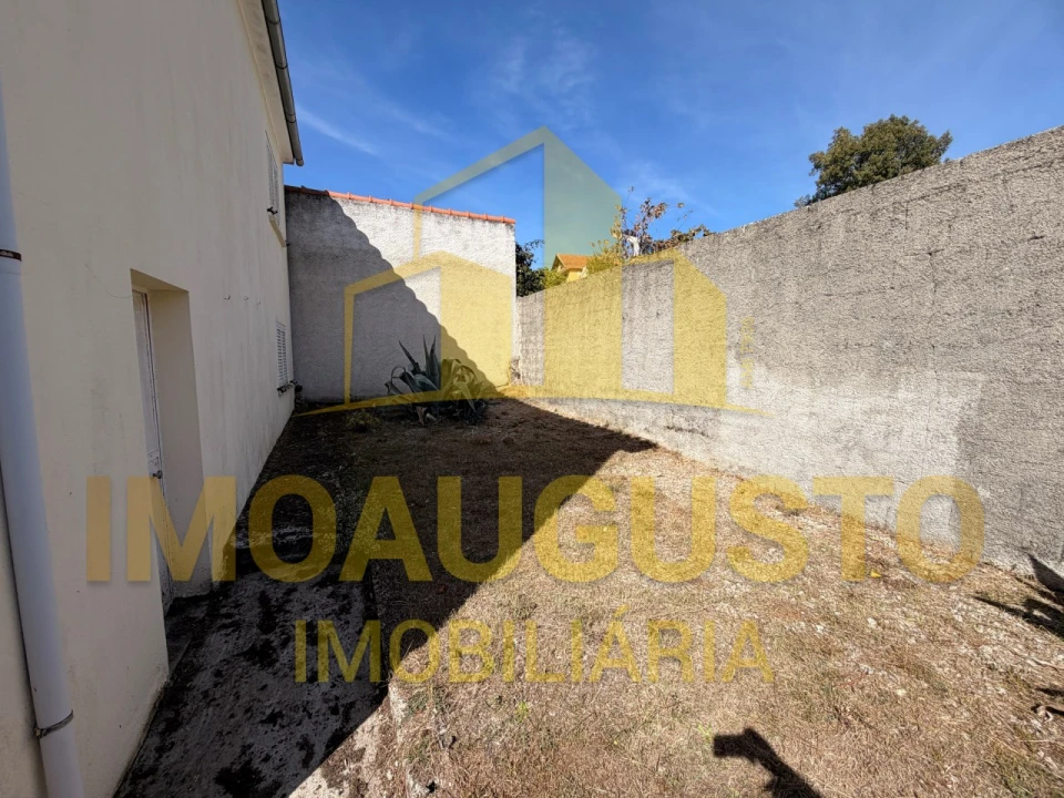 Moradia T4 para Venda em Pega Foto 5