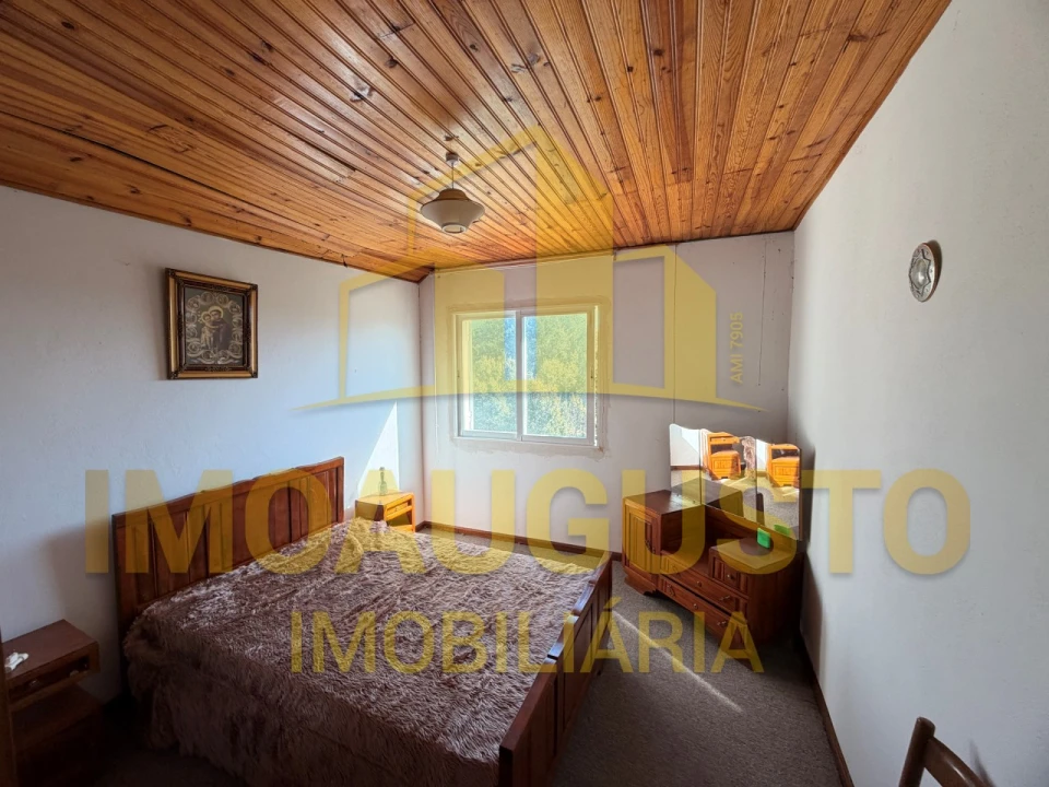 Moradia T4 para Venda em Pega Foto 16