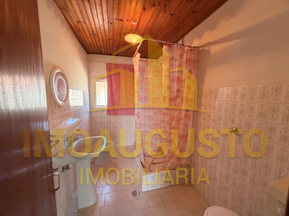 Moradia T4 para Venda em Pega Foto 17