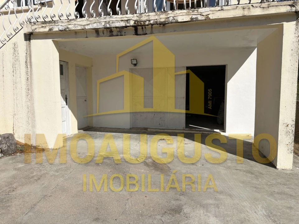 Moradia T4 para Venda em Pega Foto 18