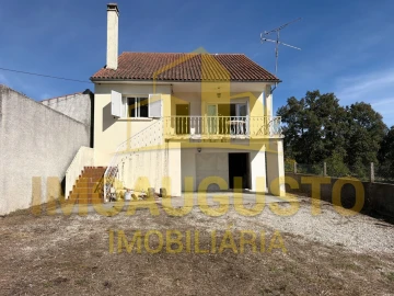Moradia T4 para Venda em Pega