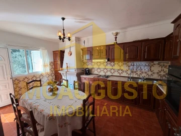 Moradia T4 para Venda em Pega