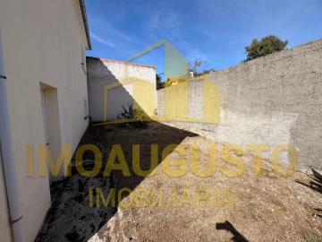Moradia T4 para Venda em Pega
