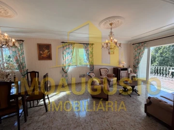 Moradia T4 para Venda em Pega