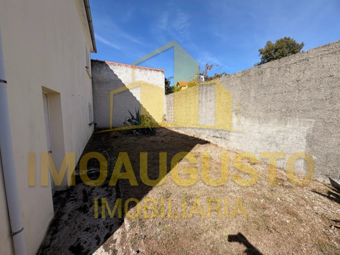 Moradia T4 para Venda em Pega Foto 5