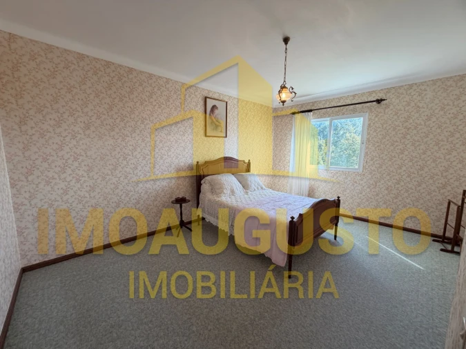 Moradia T4 para Venda em Pega Foto 10