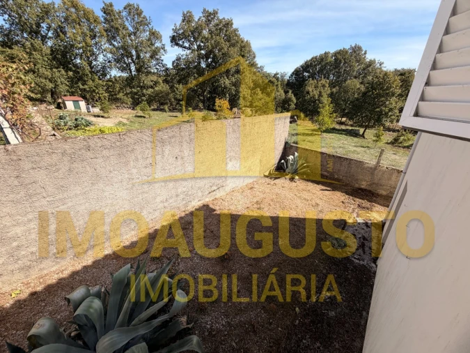 Moradia T4 para Venda em Pega Foto 19