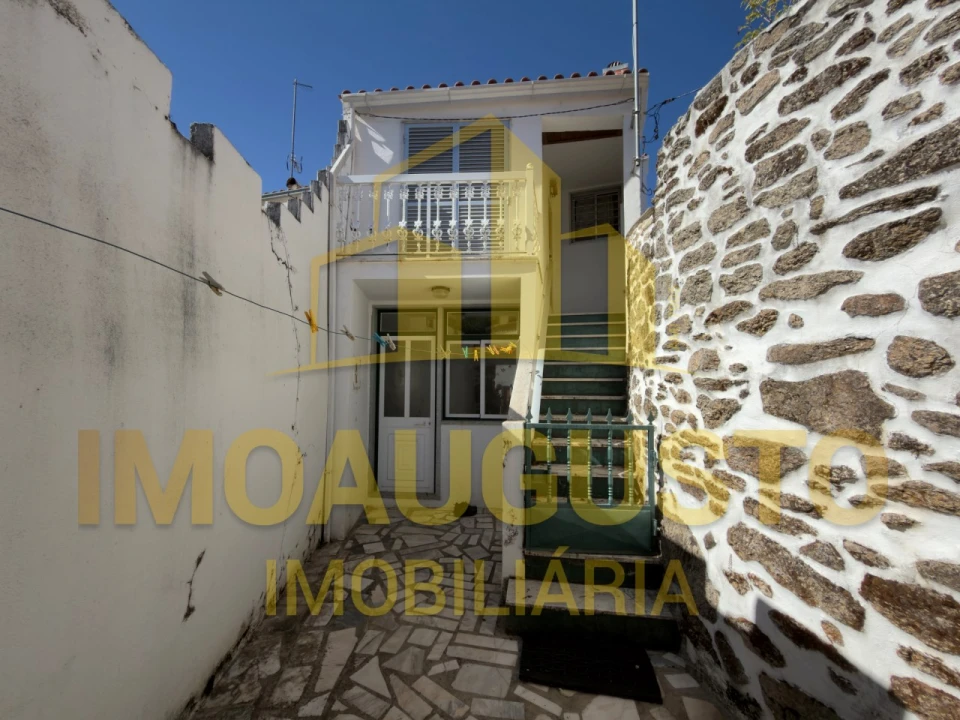Moradia T3 para Venda em Cerdeira Foto 1