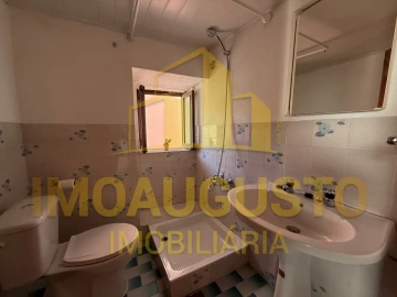 Moradia T1 para Venda em Teixoso e Sarzedo