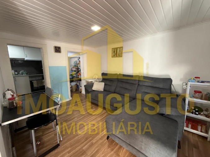 Moradia T2 para Venda em Arcozelo Foto 3