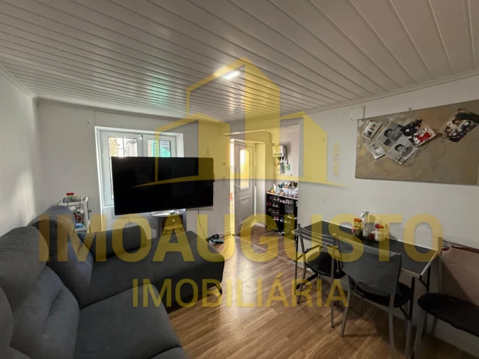 Moradia T2 para Venda em Arcozelo Foto 2