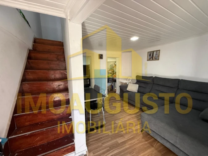 Moradia T2 para Venda em Arcozelo Foto 5