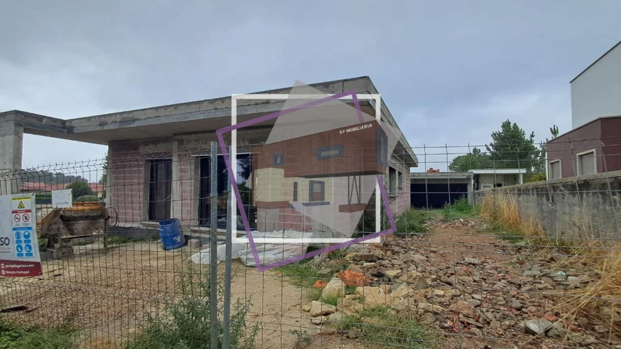 Moradia T3 para Venda em Mazedo e Cortes