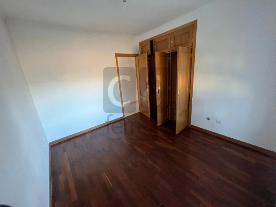 Apartamento T2 para Venda em Queluz e Belas Foto 14