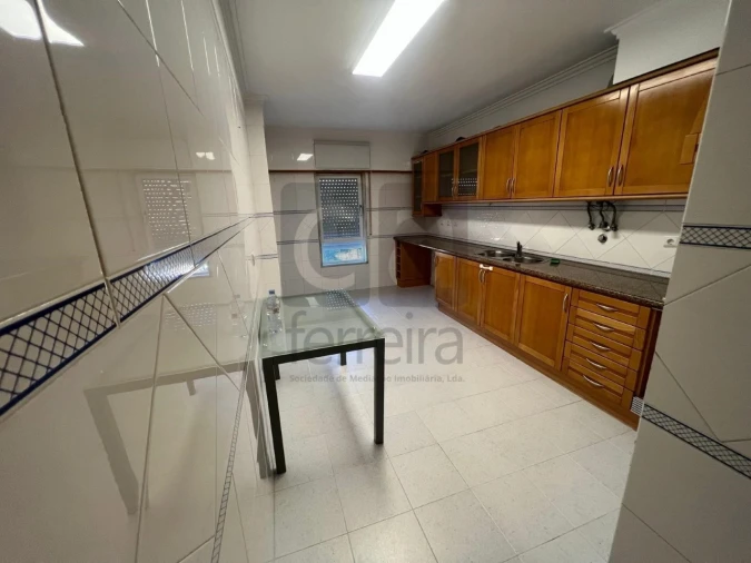 Apartamento T2 para Venda em Queluz e Belas Foto 3