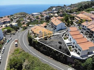 Terreno para Venda em Caniço