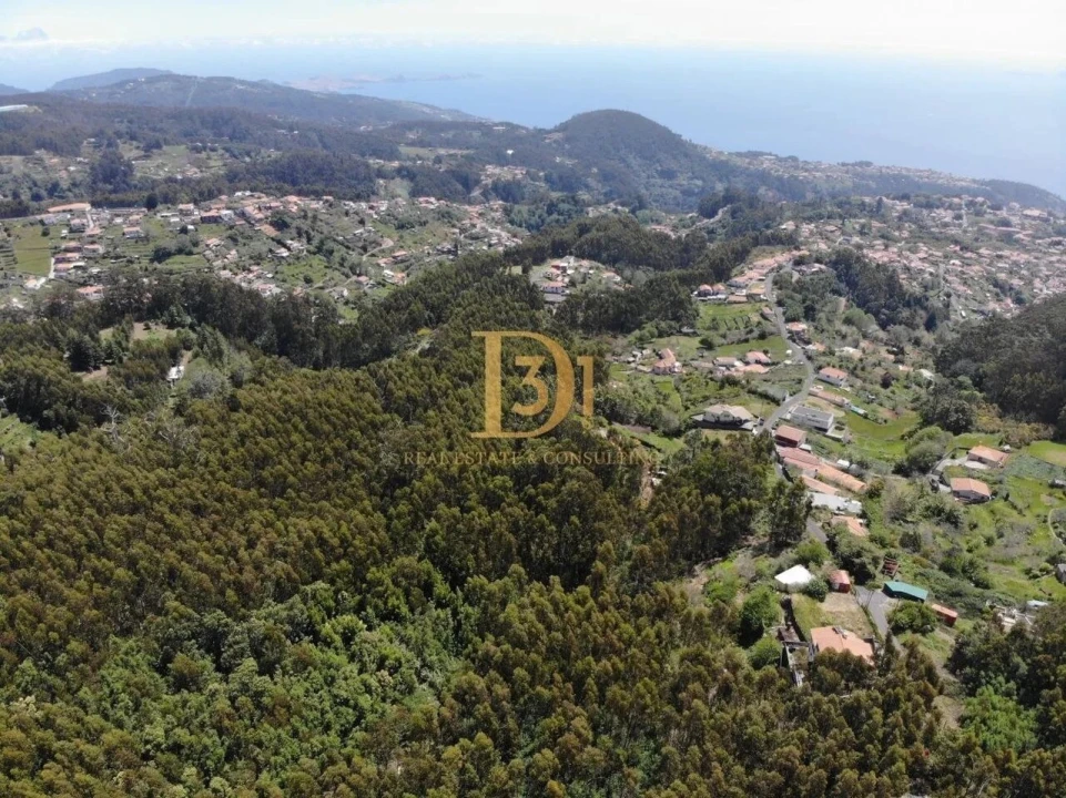 Terreno para Venda em Camacha Foto 1