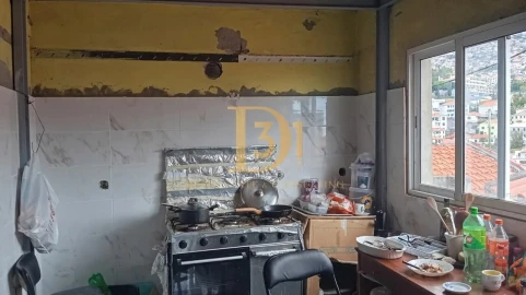 Moradia T4 para Venda em Funchal (São Pedro)
