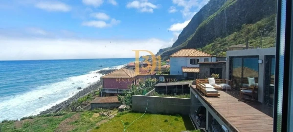 Moradia T4 para Venda em São Vicente