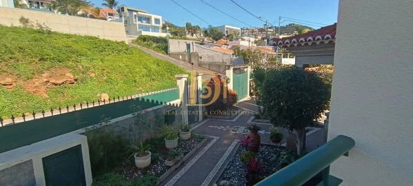 Moradia T4 para Venda em Funchal (Santa Maria Maior)