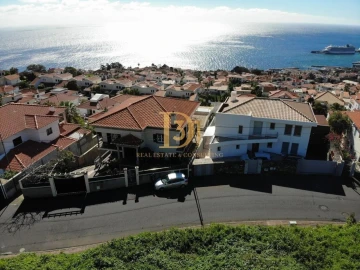 Moradia T4 para Venda em Funchal (Santa Maria Maior)