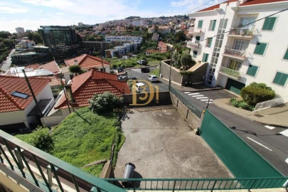 Moradia T3 para Venda em Funchal (São Pedro)