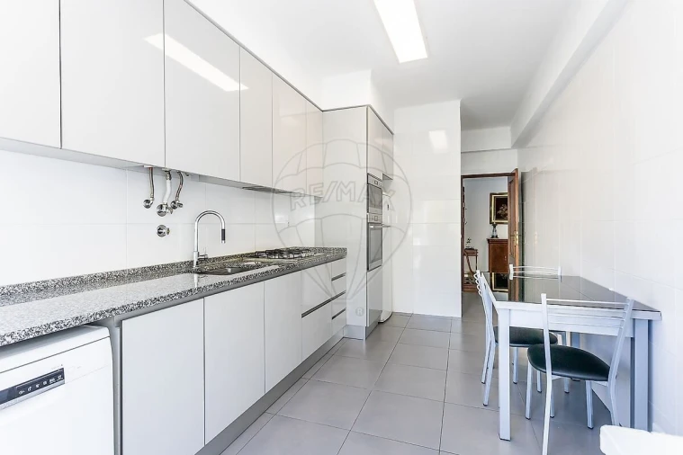 Apartamento T2 para Venda em Odivelas Foto 2