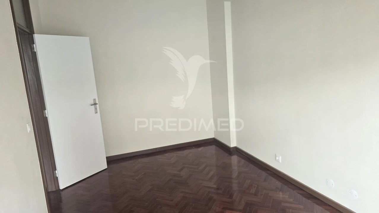 Prédio para Venda em Rio Tinto Foto 12
