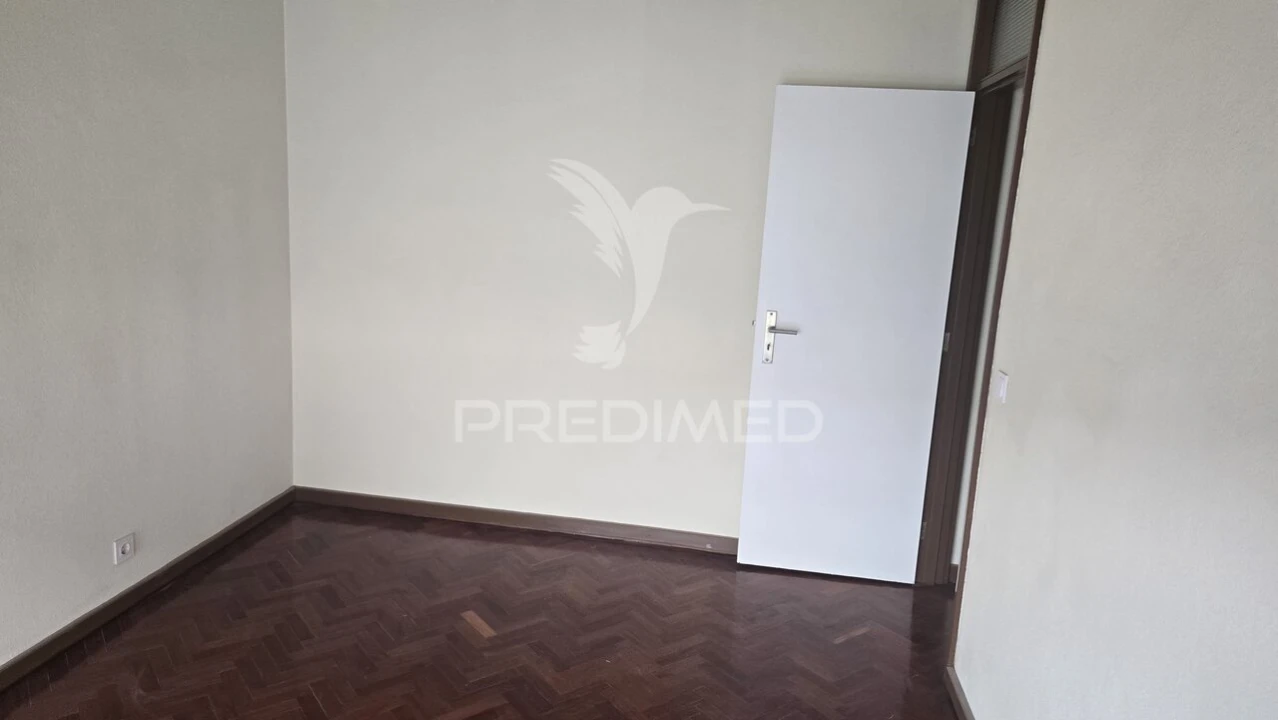 Prédio para Venda em Rio Tinto Foto 16