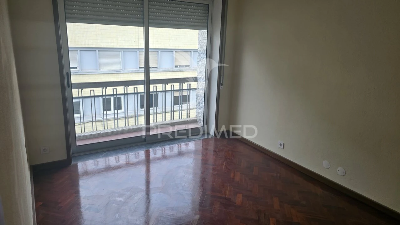 Prédio para Venda em Rio Tinto Foto 15
