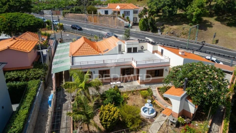 Moradia T4 para Venda em Funchal (Santa Luzia)