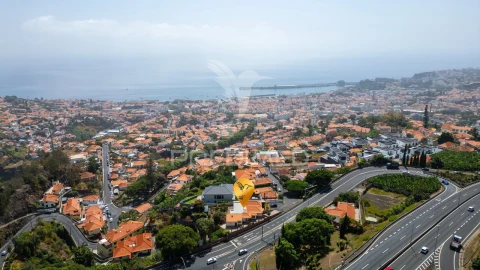 Moradia T4 para Venda em Funchal (Santa Luzia)