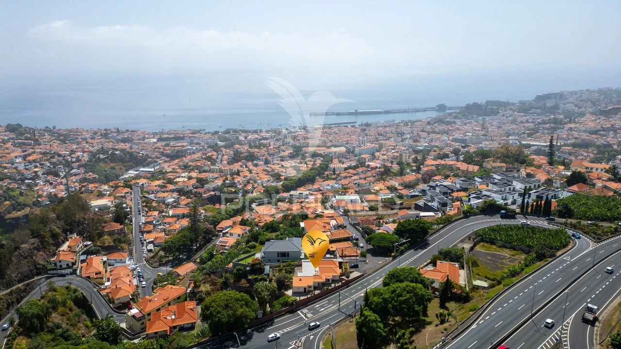Moradia T4 para Venda em Funchal (Santa Luzia) Foto 1