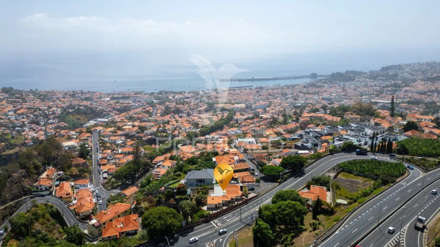 Moradia T4 para Venda em Funchal (Santa Luzia)