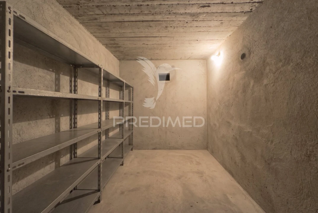 Apartamento T3 para Venda em Charneca de Caparica e Sobreda Foto 32