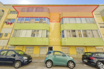 Apartamento T3 para Venda em Charneca de Caparica e Sobreda