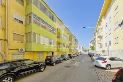 Apartamento T3 para Venda em Charneca de Caparica e Sobreda