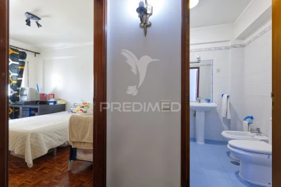 Apartamento T3 para Venda em Charneca de Caparica e Sobreda