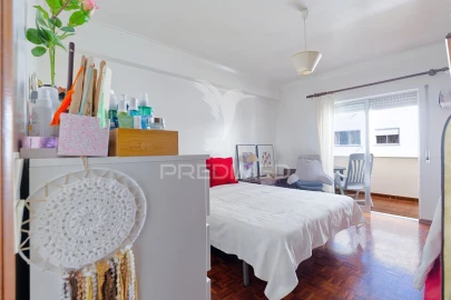 Apartamento T3 para Venda em Charneca de Caparica e Sobreda