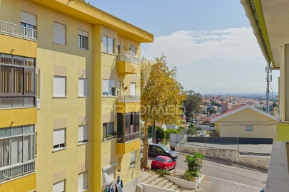 Apartamento T3 para Venda em Charneca de Caparica e Sobreda