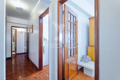 Apartamento T3 para Venda em Charneca de Caparica e Sobreda