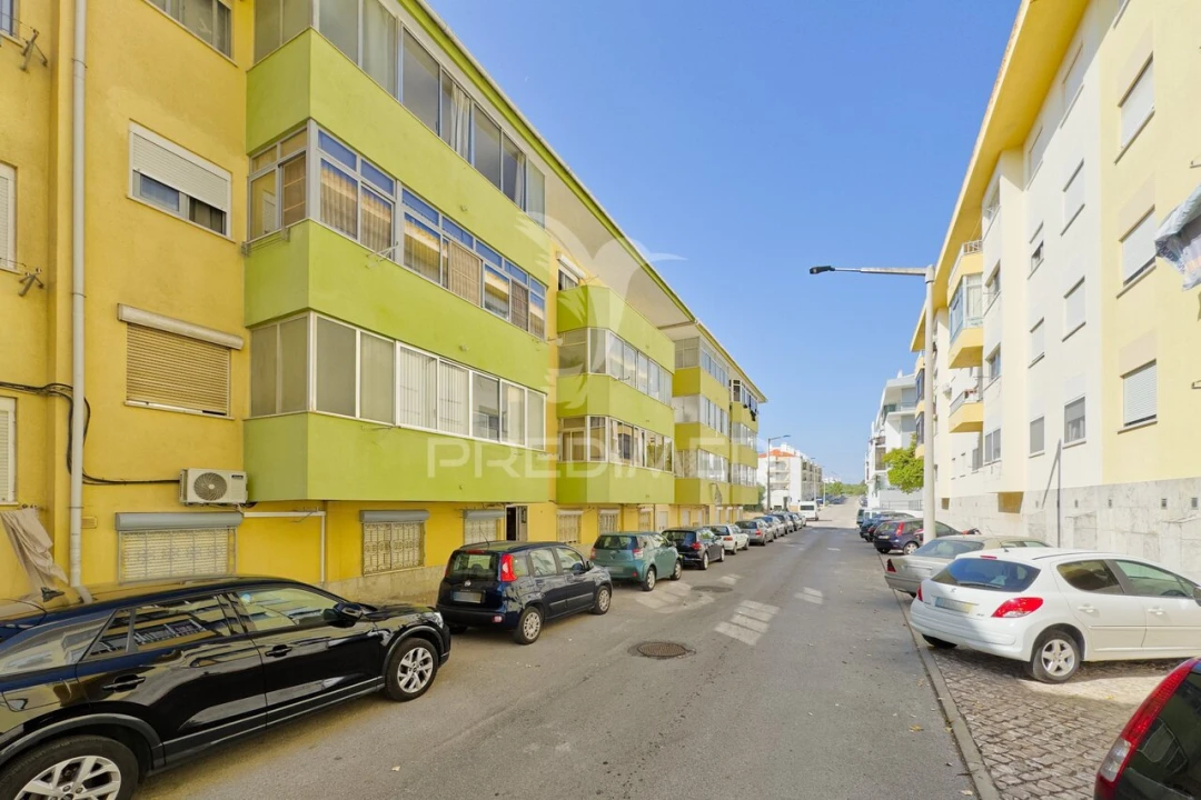 Apartamento T3 para Venda em Charneca de Caparica e Sobreda Foto 6