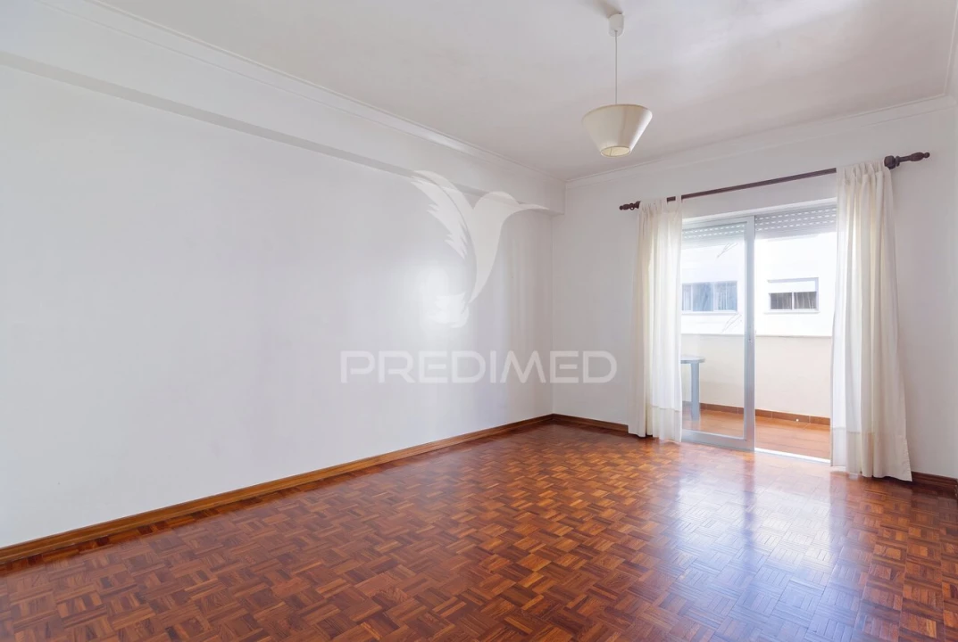 Apartamento T3 para Venda em Charneca de Caparica e Sobreda Foto 23