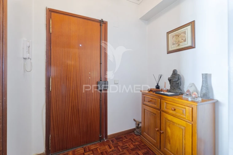 Apartamento T3 para Venda em Charneca de Caparica e Sobreda Foto 28