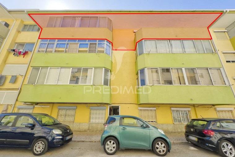 Apartamento T3 para Venda em Charneca de Caparica e Sobreda Foto 33