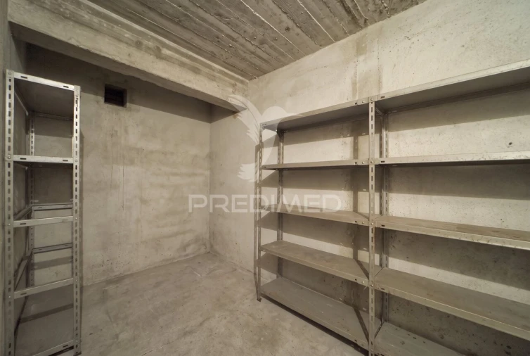 Apartamento T3 para Venda em Charneca de Caparica e Sobreda Foto 31