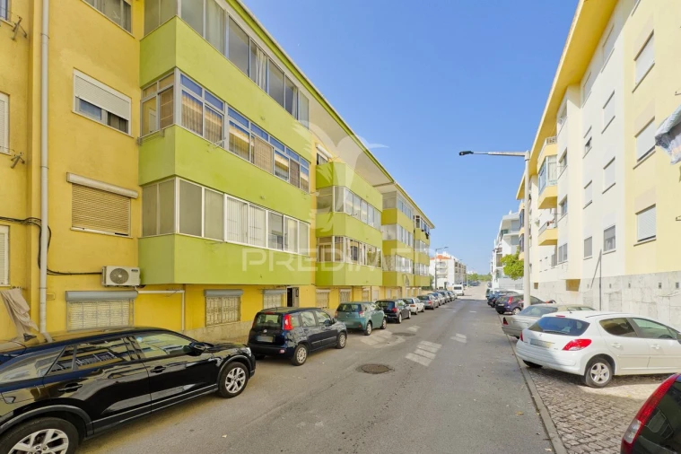 Apartamento T3 para Venda em Charneca de Caparica e Sobreda Foto 6