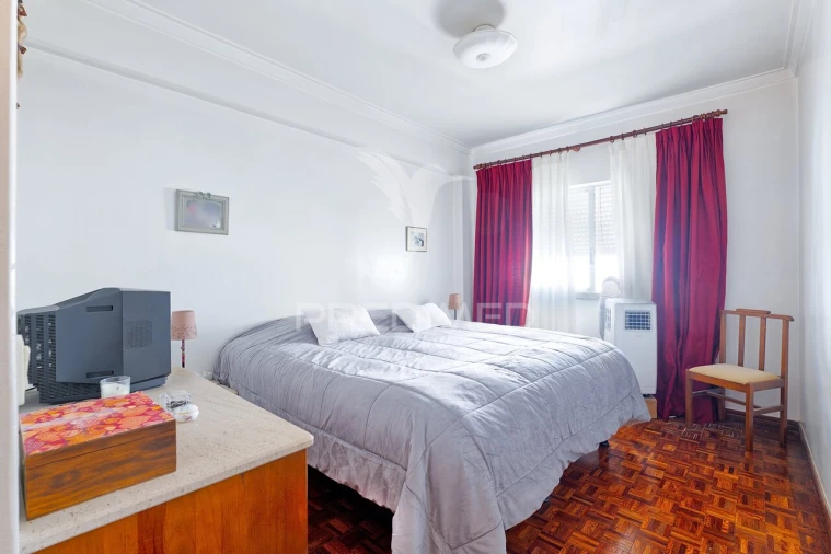 Apartamento T3 para Venda em Charneca de Caparica e Sobreda Foto 5