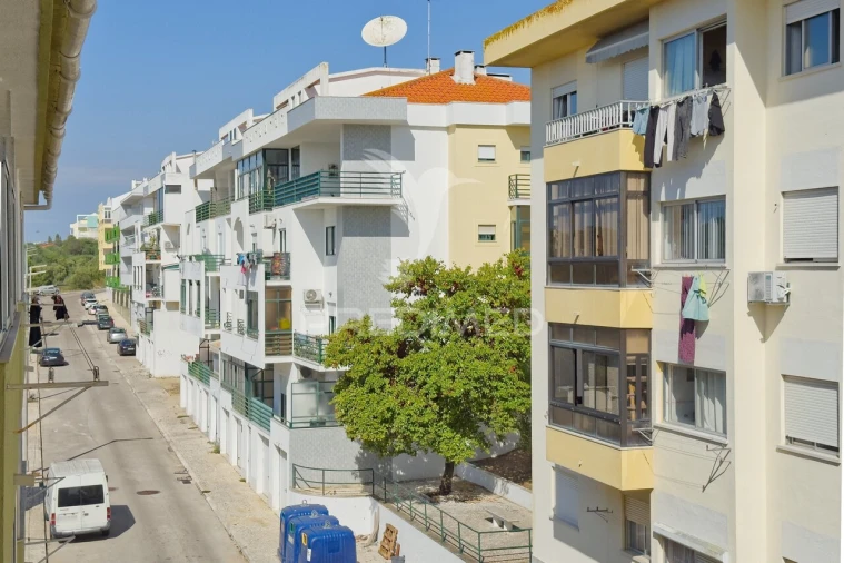 Apartamento T3 para Venda em Charneca de Caparica e Sobreda Foto 16